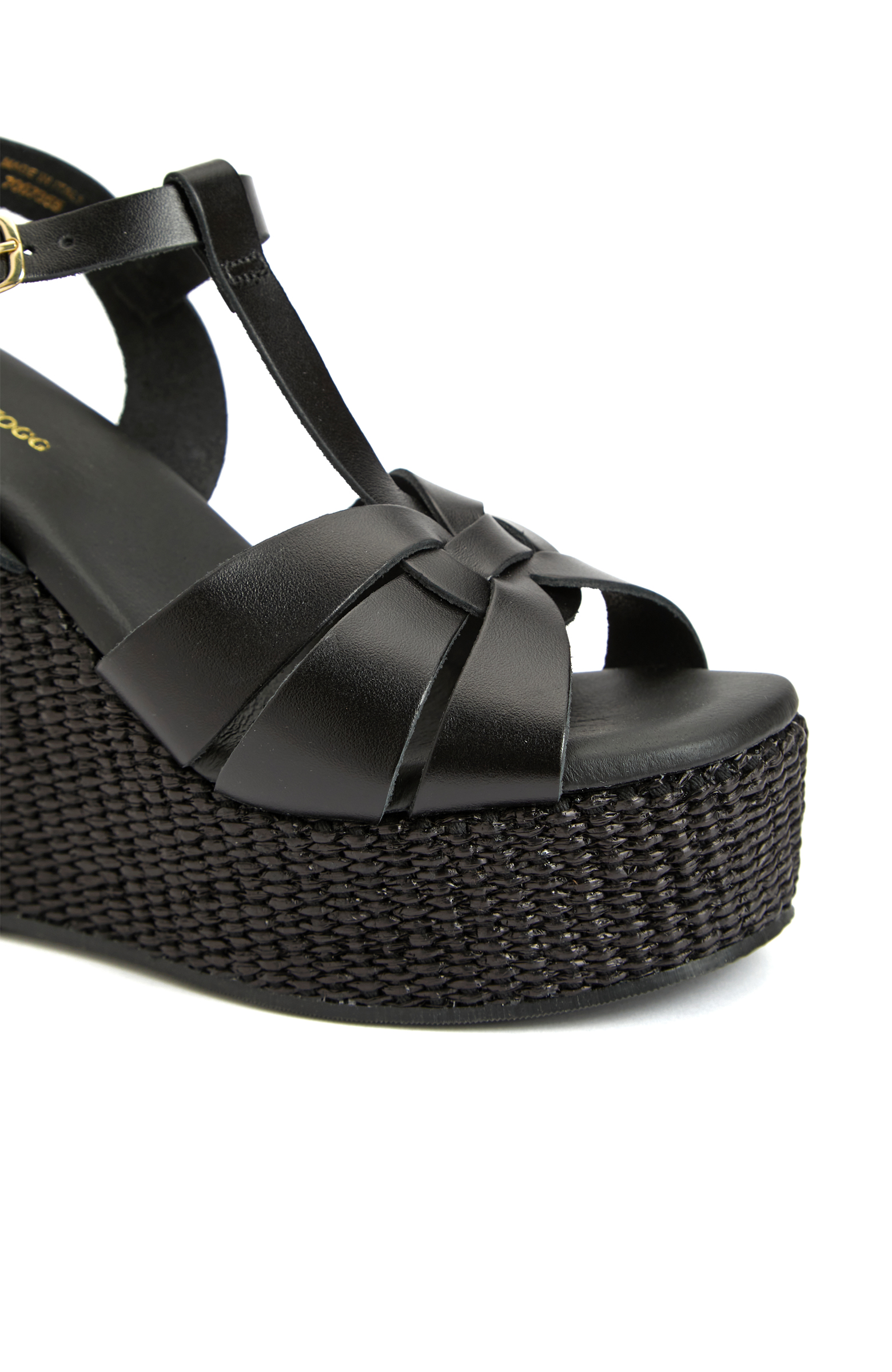 Siyah Tabanı Hasır Detaylı Sandalet