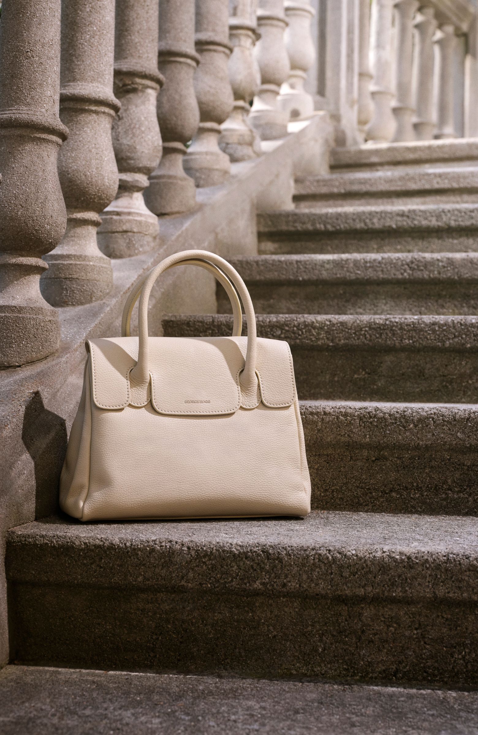 Siyah Kulplu Kadın Deri Çanta