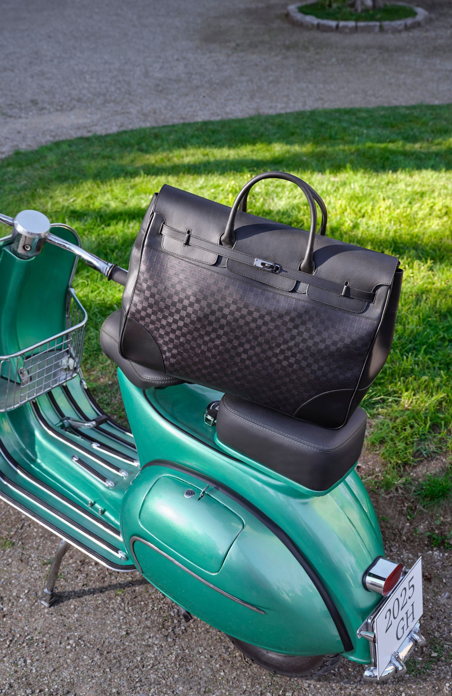 Siyah Erkek Deri Seyahat Çantası