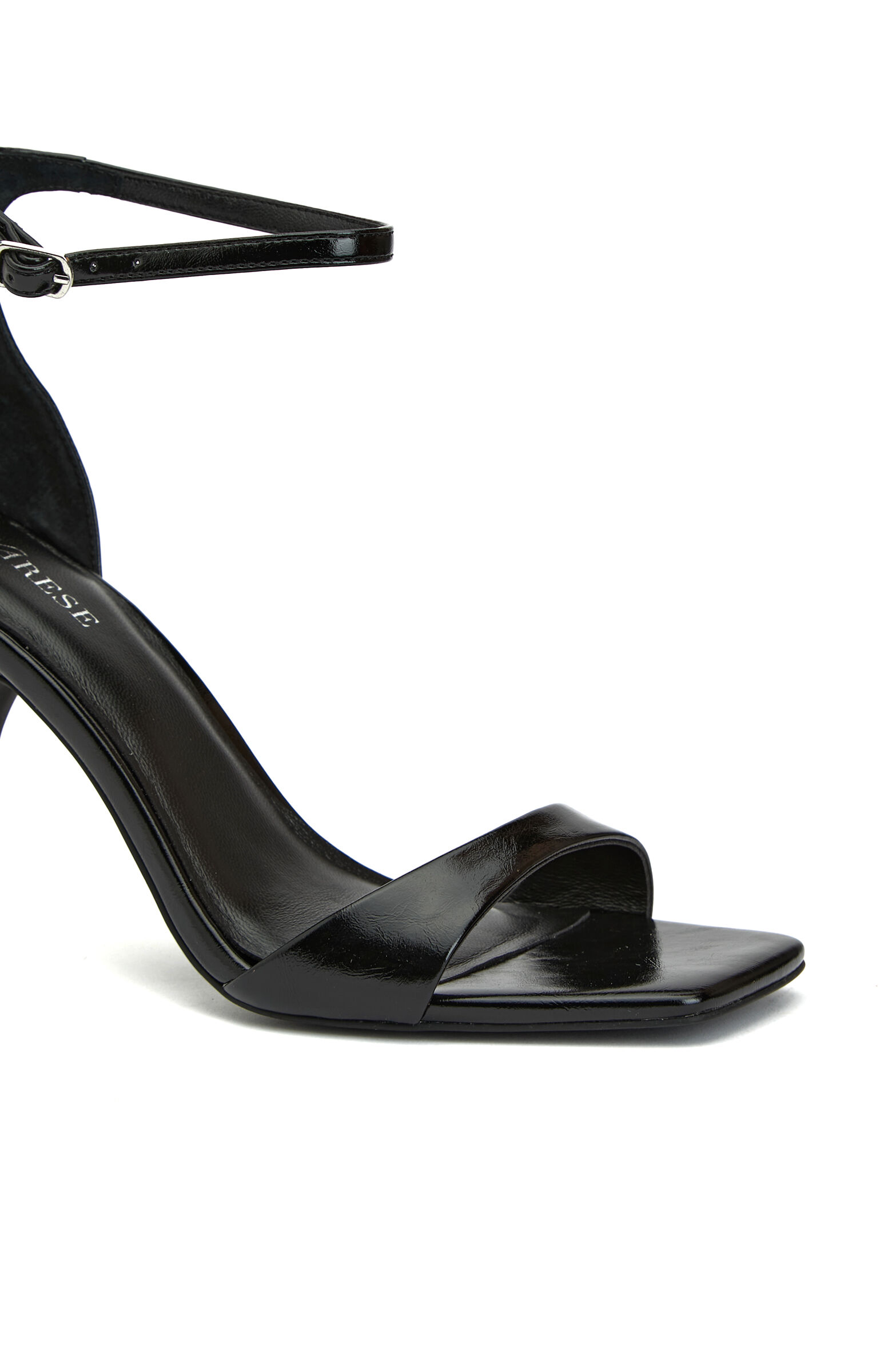 Siyah Kadın Parlak Deri Sandalet