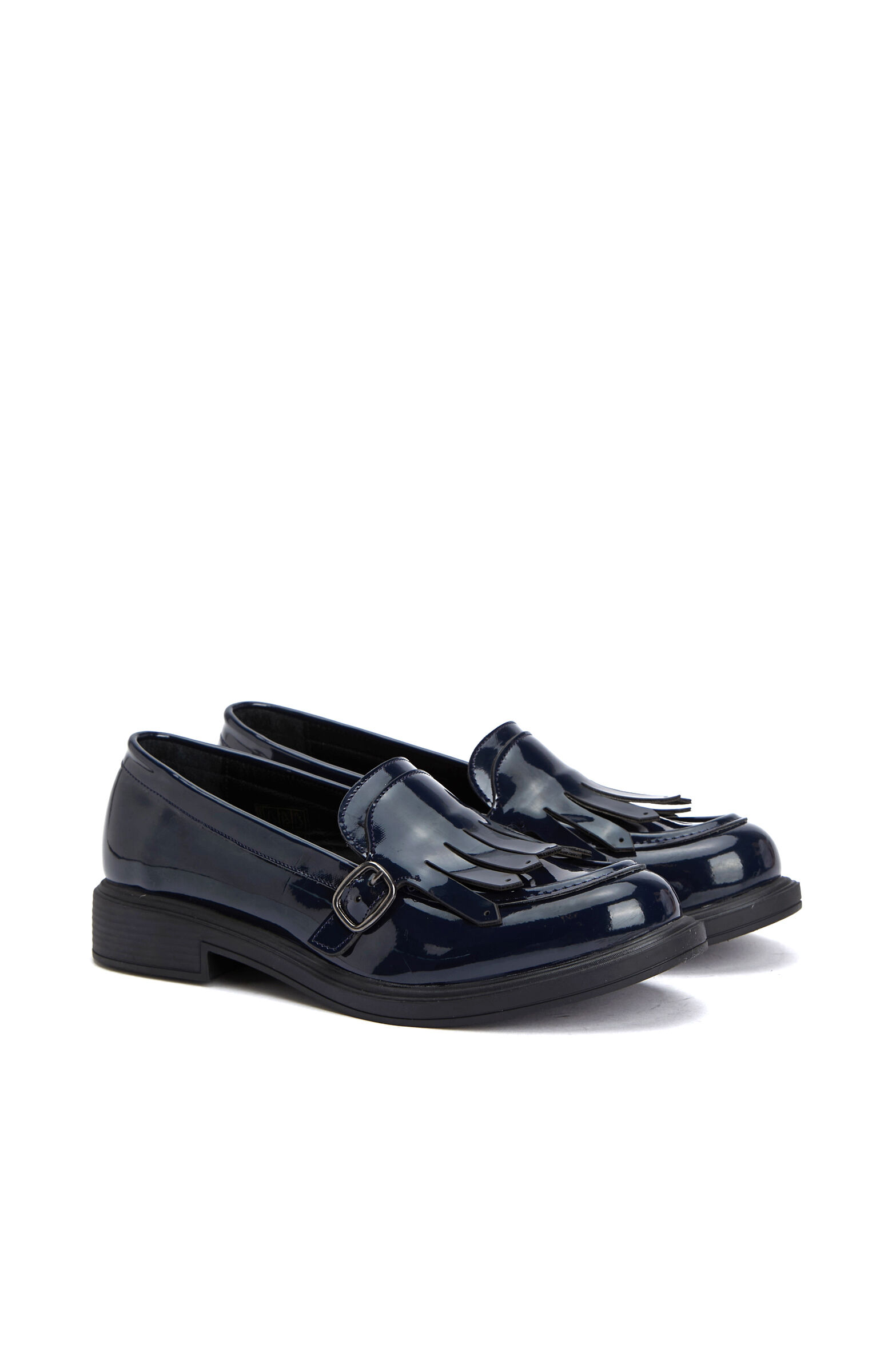 Siyah Püskül Detaylı Tokalı Kadın Loafer
