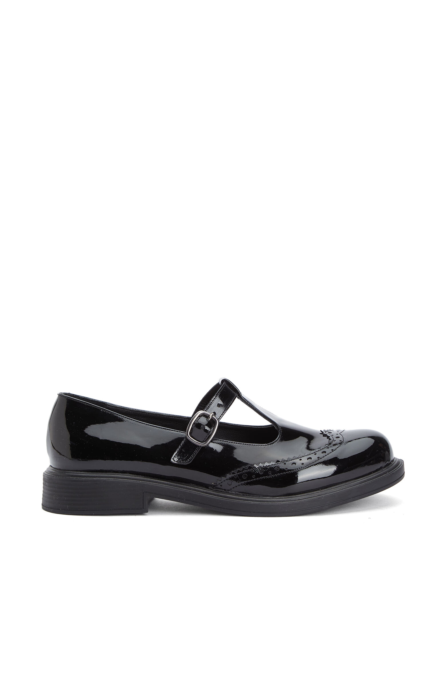 Siyah Zımbalı Toka Detaylı Kadın Loafer