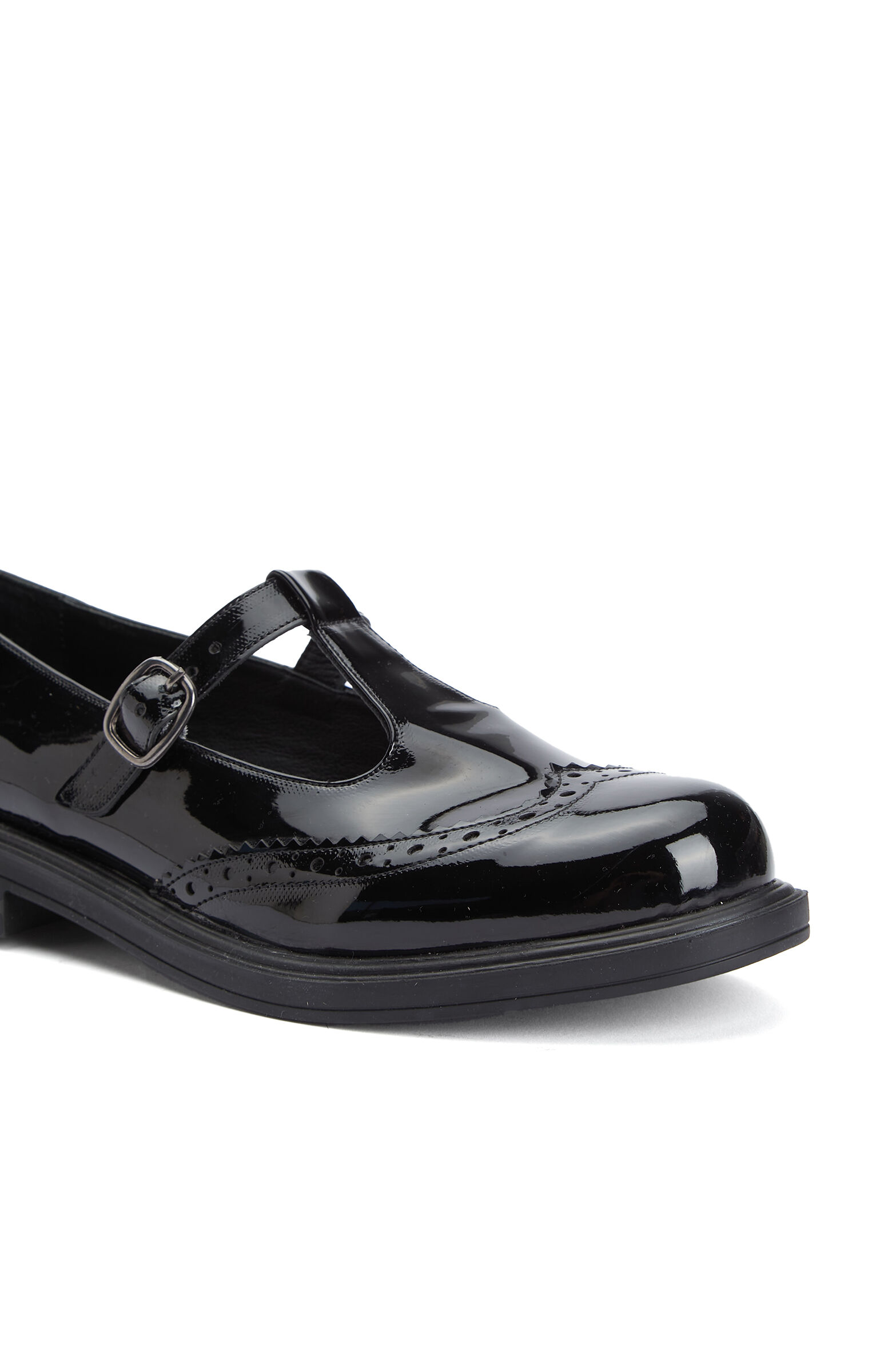 Siyah Zımbalı Toka Detaylı Kadın Loafer